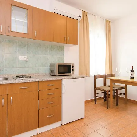 Apartman 2 Bedroom Beautiful Apartment In Okrug Gornji Trogir