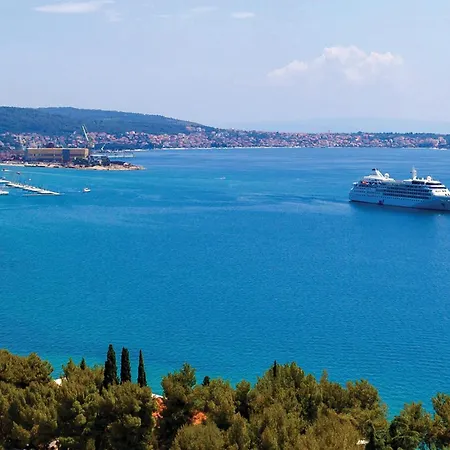 Apartman 2 Bedroom Beautiful Apartment In Okrug Gornji Trogir