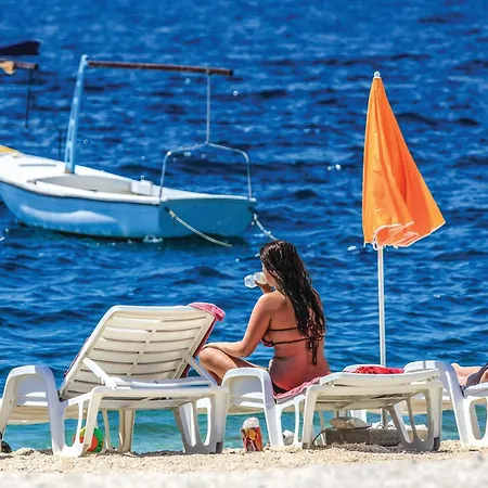 Apartman 2 Bedroom Beautiful Apartment In Okrug Gornji Trogir