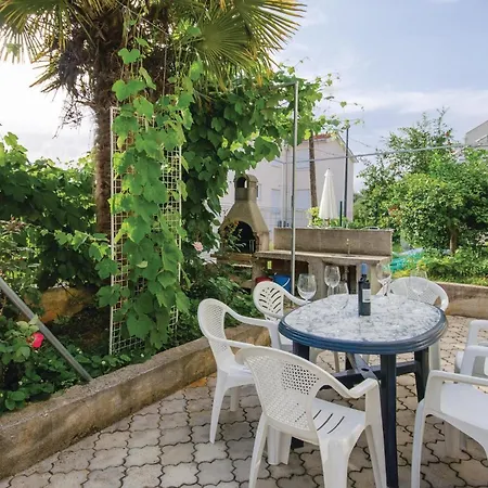 2 Bedroom Beautiful Apartment In Okrug Gornji Trogir